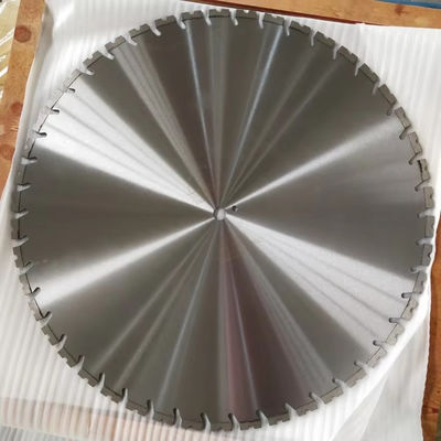 600-1600mmのレーザーによって溶接されたダイヤモンドの壁はフラッシュなしで鋸歯が-ボルト孔を切るのを