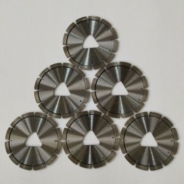 10インチのSoffの切口のダイヤモンドのコンクリートは三角形の内部の穴が付いている鋸歯を