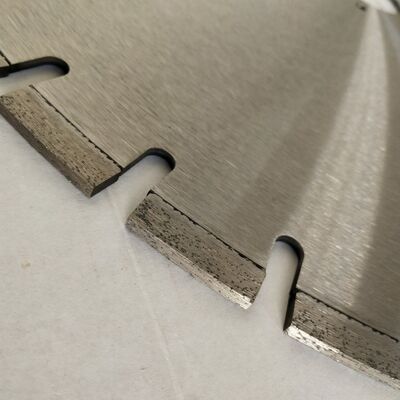 24"煉瓦を切るためのレーザーによって溶接される無声刃長い寿命と欠けること