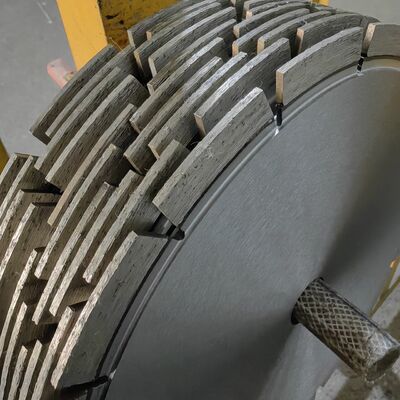 24"煉瓦を切るためのレーザーによって溶接される無声刃長い寿命と欠けること